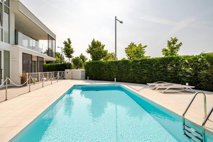 Apartment Luma With Pool Лидо-ди-Езоло Экстерьер фото